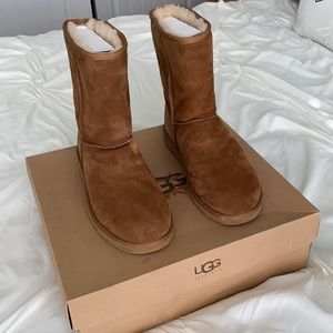 Men’s classic short UGG Boots size 10